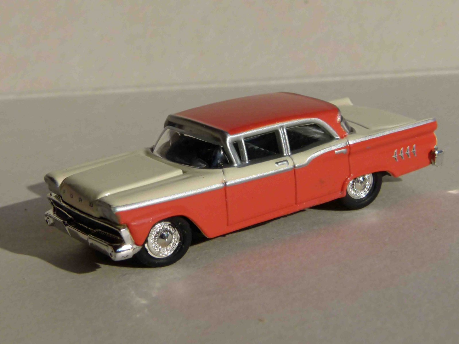 Voiture Ancienne Joustra - Ford Fairlane Break - 30cm - Friction - Tôle - France