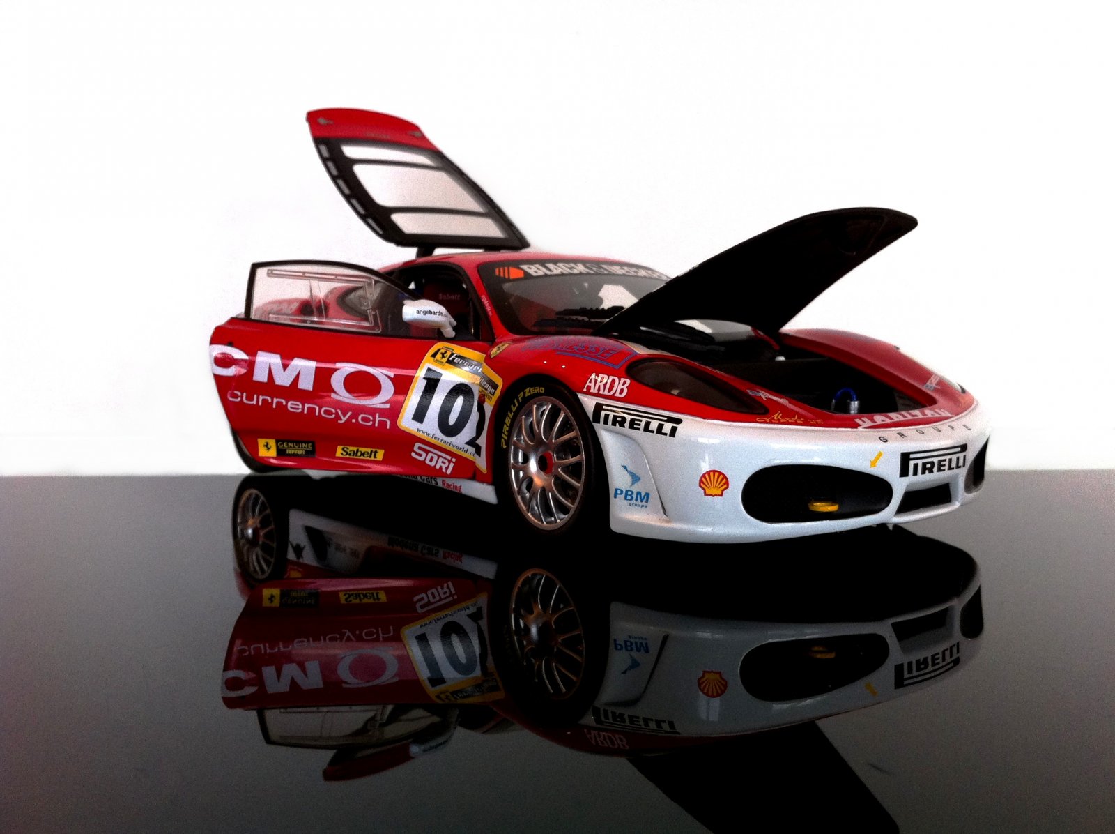 HotWheels Elite 1:18 A. Barde Ferrari F430 #102 Europeo Campeón 2006