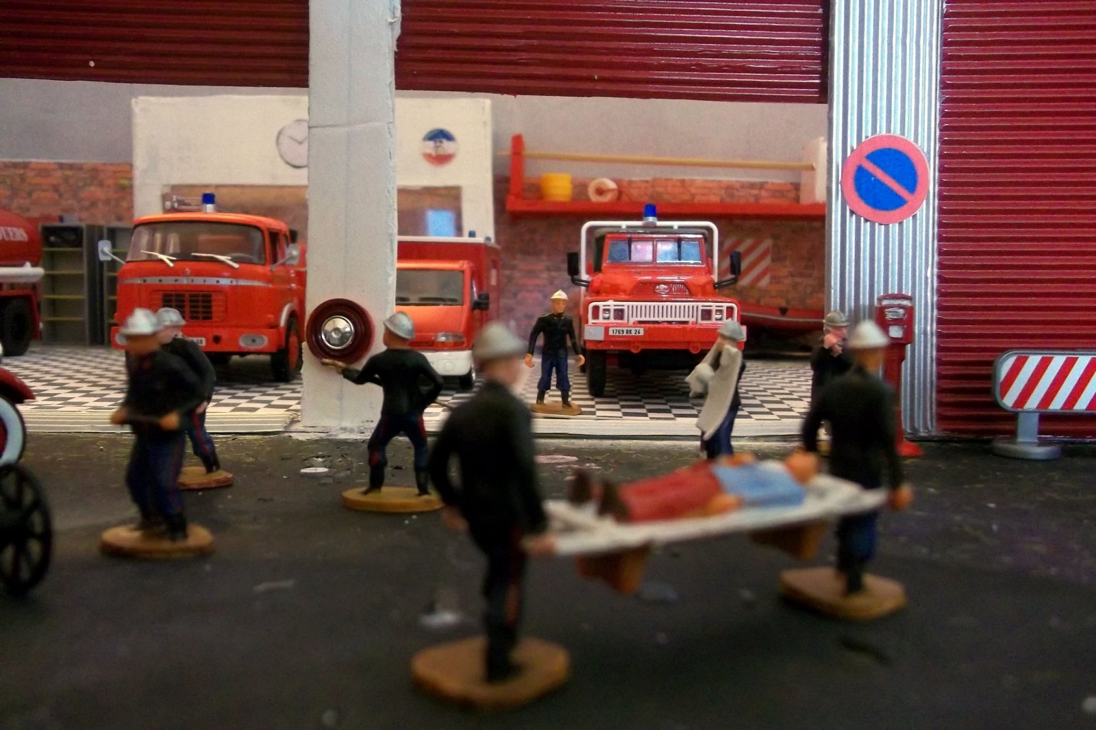 Soldats en plastiques STARLUX POMPIERS ANCIENS CASQUES