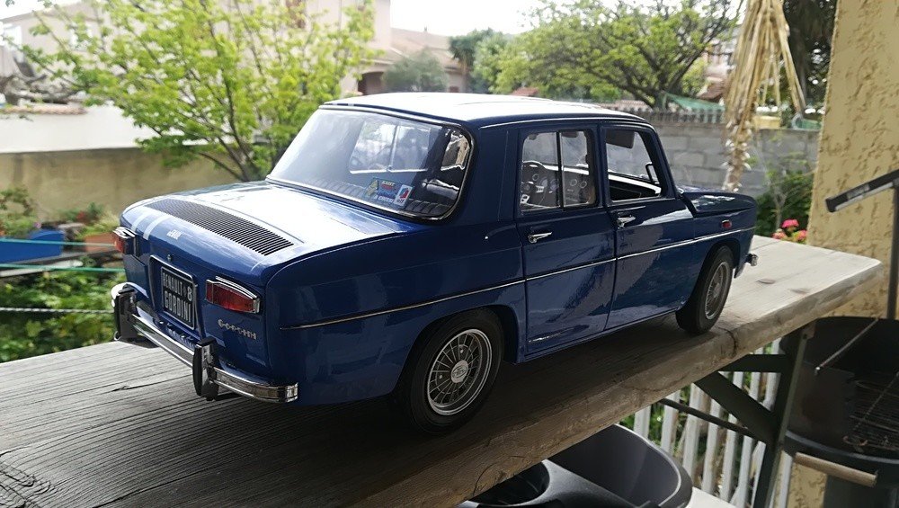 Fascicule + pièces numéro 28 Renault R8 Gordini 1/8 Eaglemoss