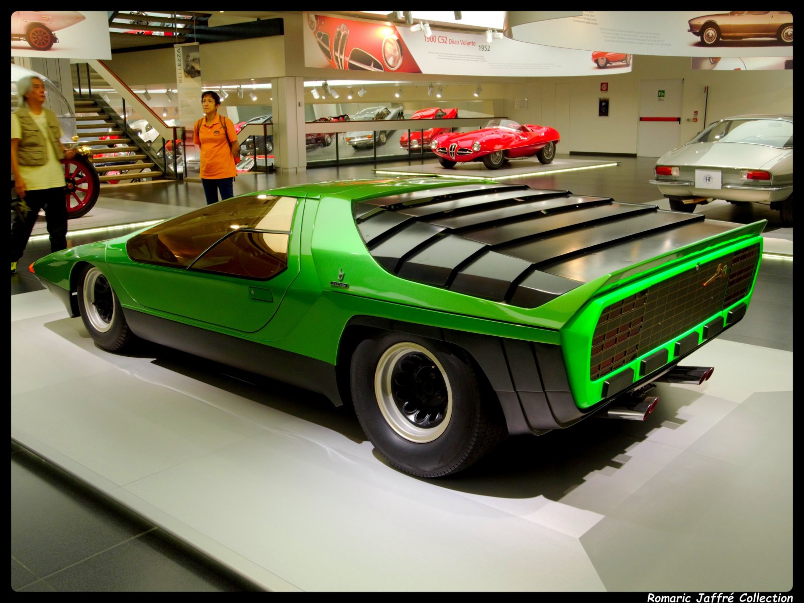 Reel Alfa Romeo Carabo radiocommandée avec accessoires 1/10ème