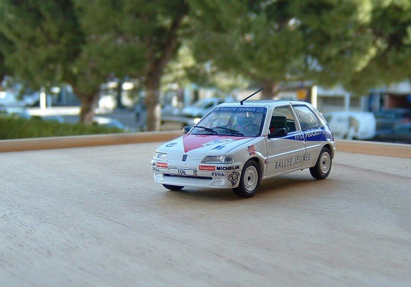 PEUGEOT 106 RALLYE JEUNES 1996 S. LOEB ALTAYA 1:43 imperfection de