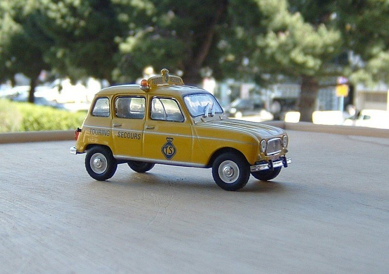 RENAULT 4L TOURING Secours belge - 1963 - 1:43 - IXO - Hachette 41 EUR