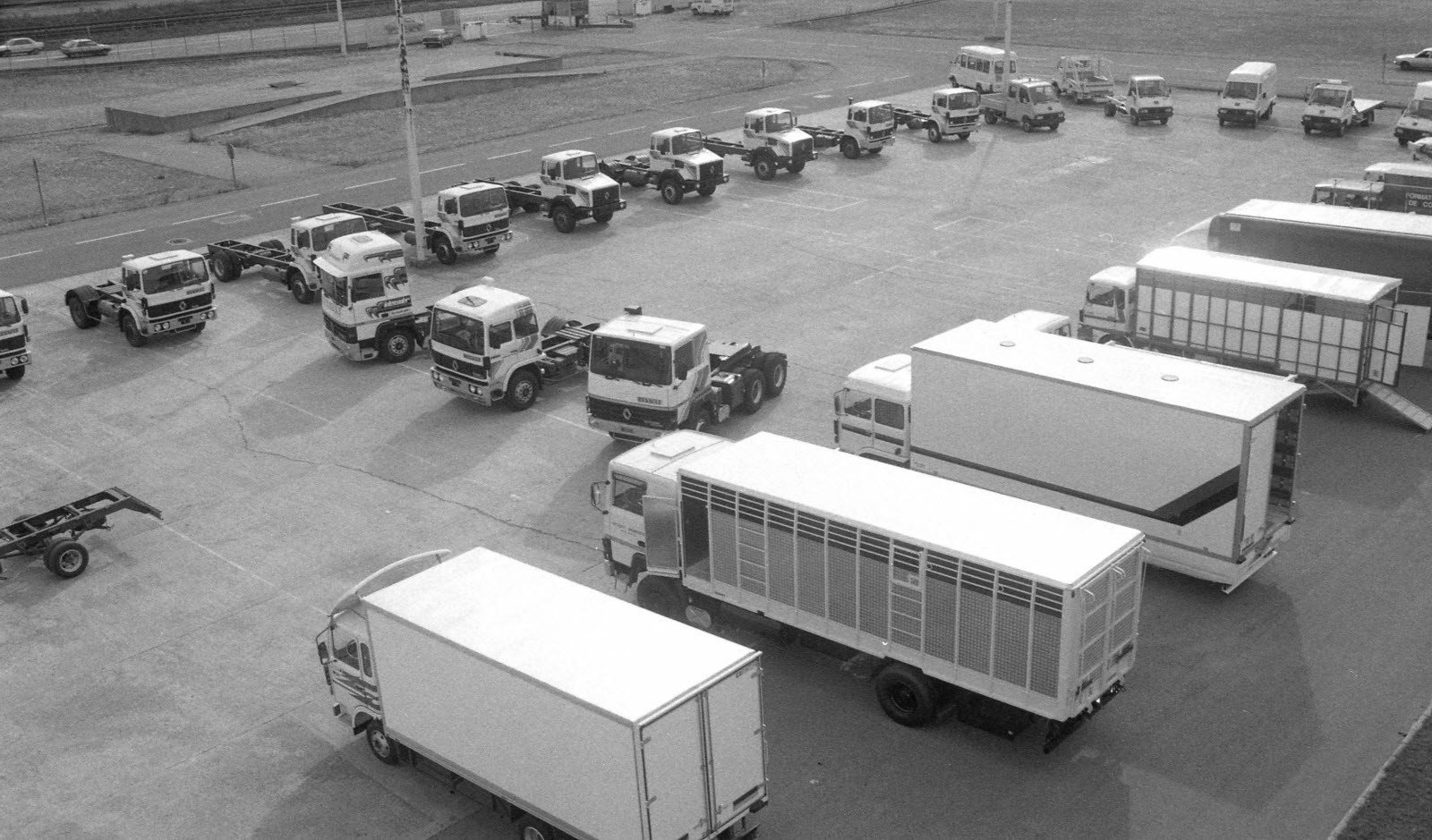 et-a-peine-plus-loin-chez-rvi-(renault-vehicules-industriels)-on ...