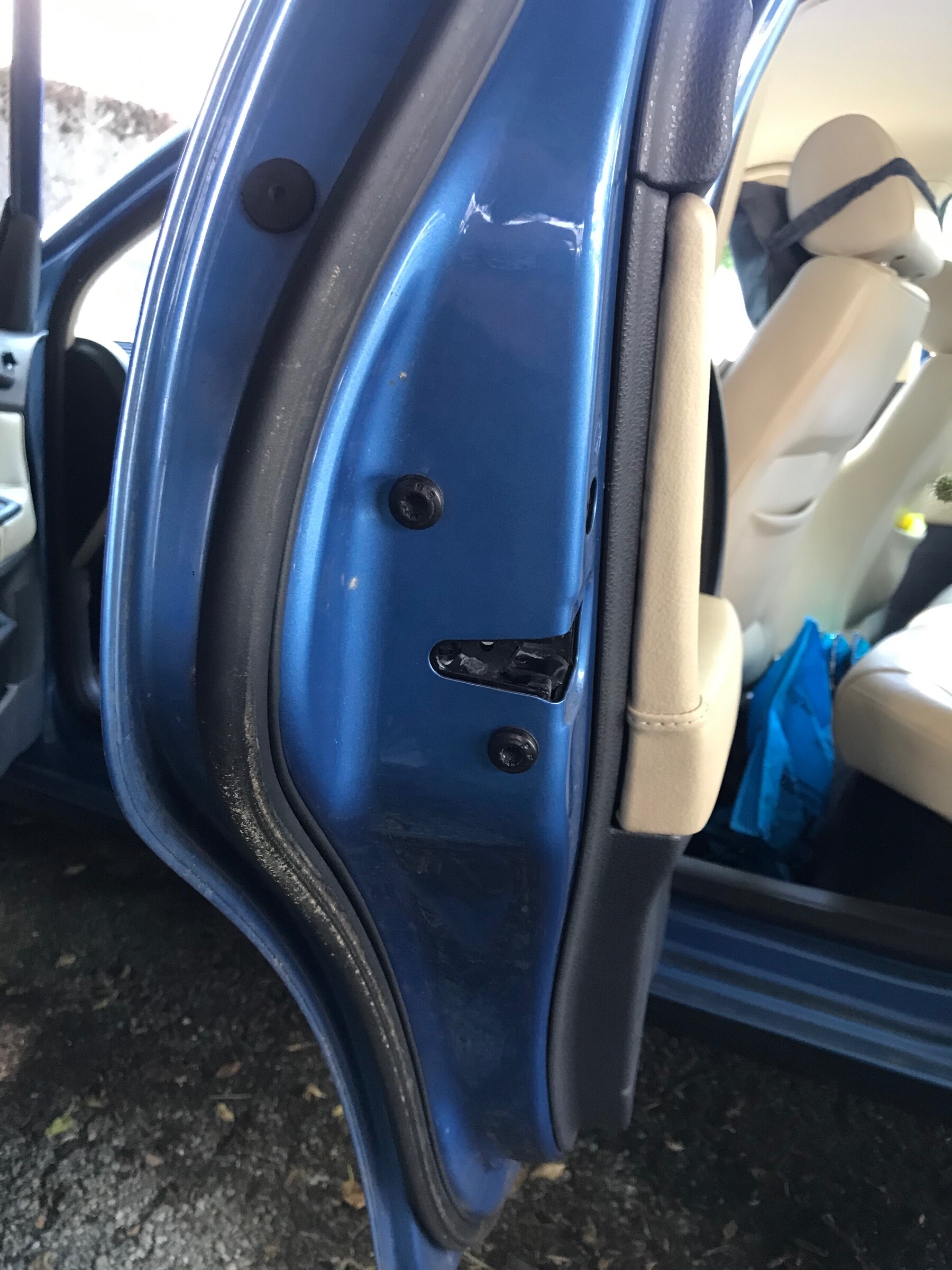 pb-vitre-electrique-demonter-panneau-de-porte-arriere-sur-polo-9n3