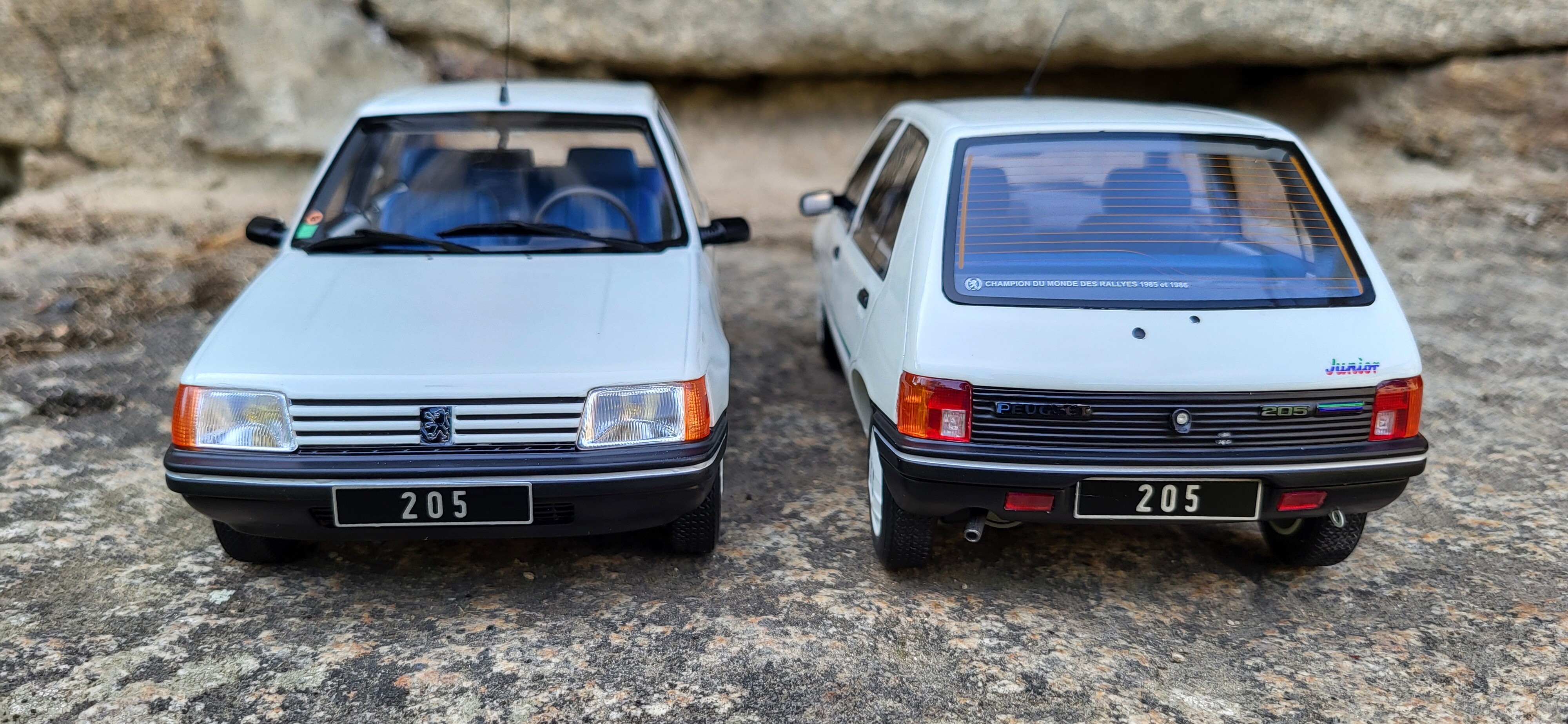 Peugeot 205 Junior 1988 Coche a Escala Blanco 1:18 Ottomobile