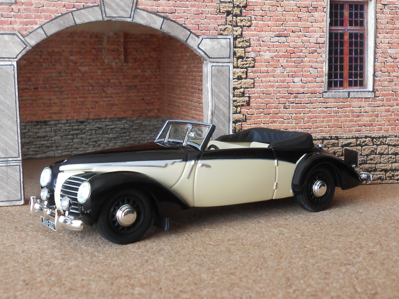 Gaspard Gaubier GG 11 - Rosengart Super Traction Cabriolet - Miniature Celluloid Bois Zamac 1/40
